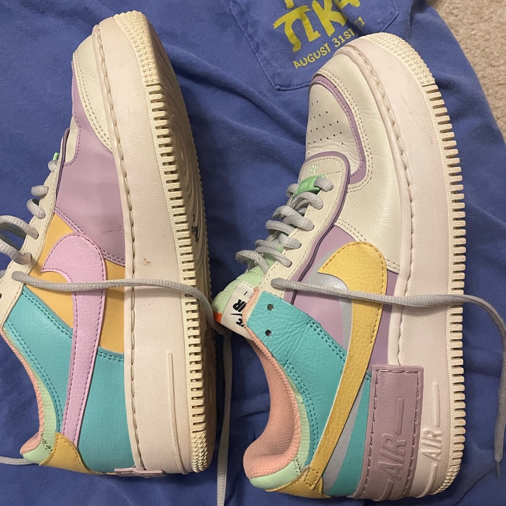 Air Force 1 shadows